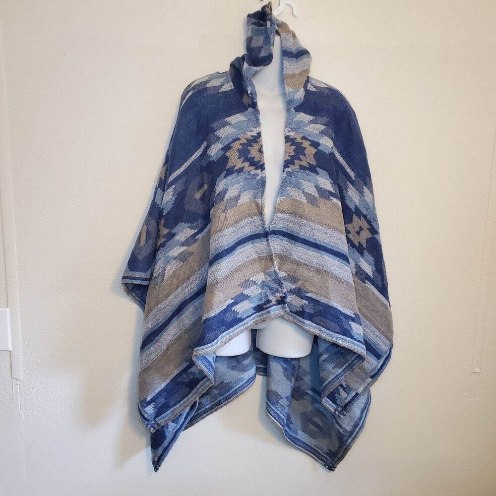 BCBG Generation Boho Hooded Poncho. OS Aztec Navajo Southwestern Free Shipping